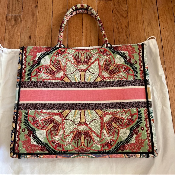 CHRISTIAN DIOR LARGE BOOK TOTE MULTICOLOR CANVAS EMBROIDED IN LIGHTS - Picture 4 of 14